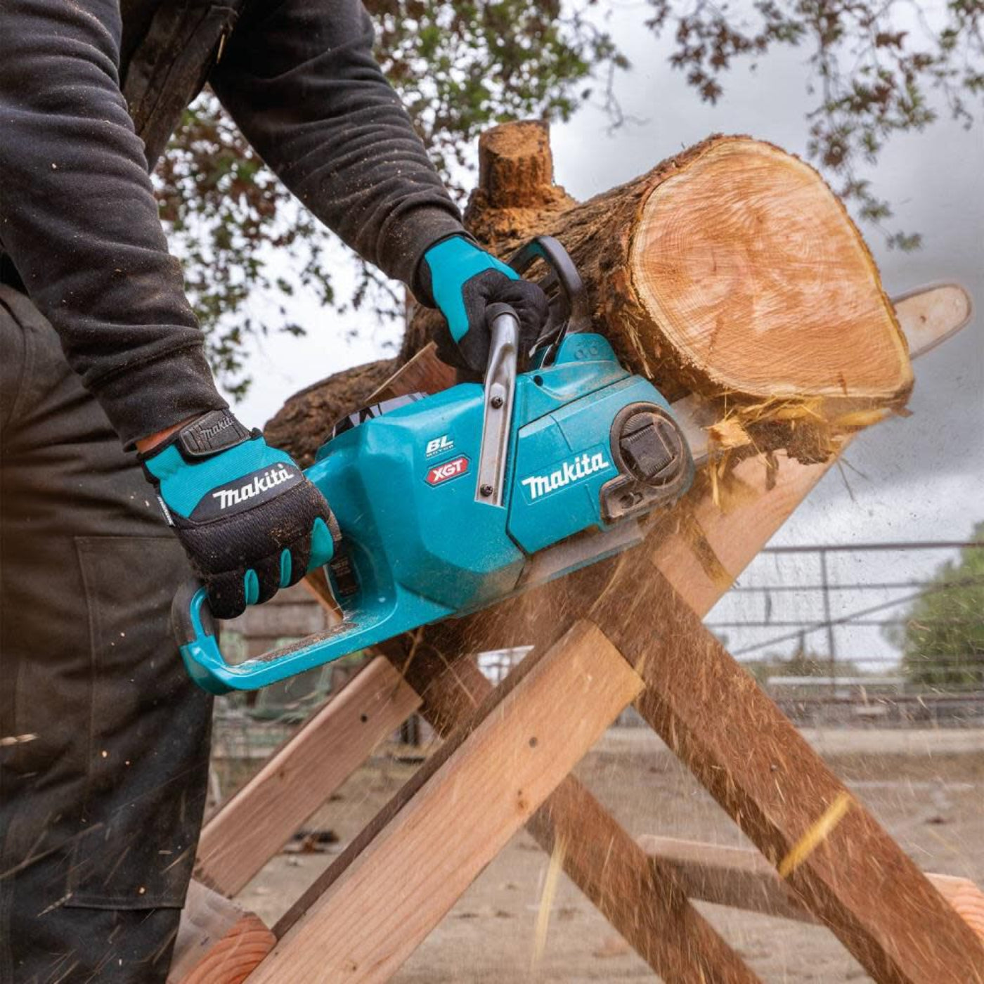 Makita GCU05M1 40V MAX XGT 16 In. 4.0Ah Chainsaw Kit
